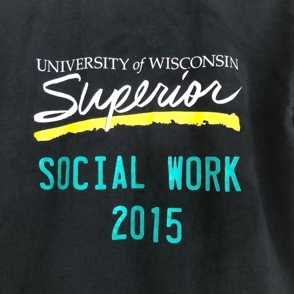 University of Wisconsin Social Work 2015 peace sign tee size medium - Picture 4 of 7